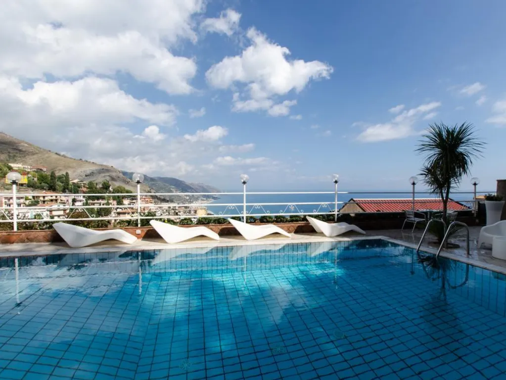 SCONTON.IT | Taormina (ME) | Splendid Hotel Taormina - Per 2 persone: 1 o 2 notti + drink