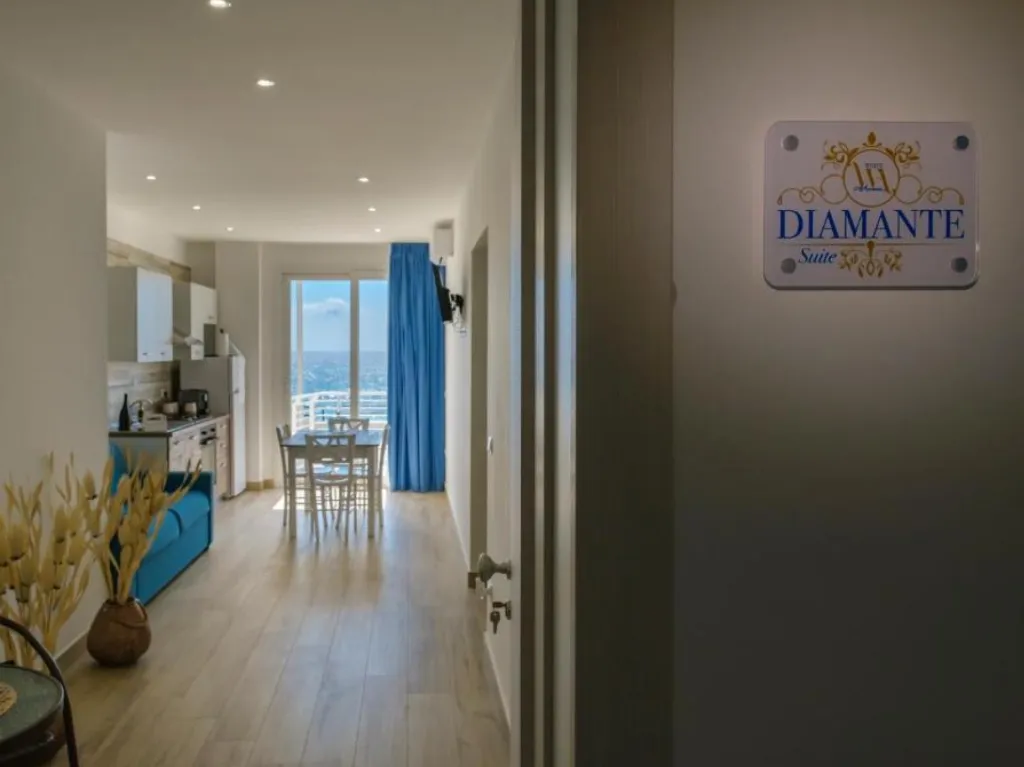 Avola (SR) - White apartments & SPA - Per 2 persone: 1 notte + omaggio +  colazione + SPA + massaggio